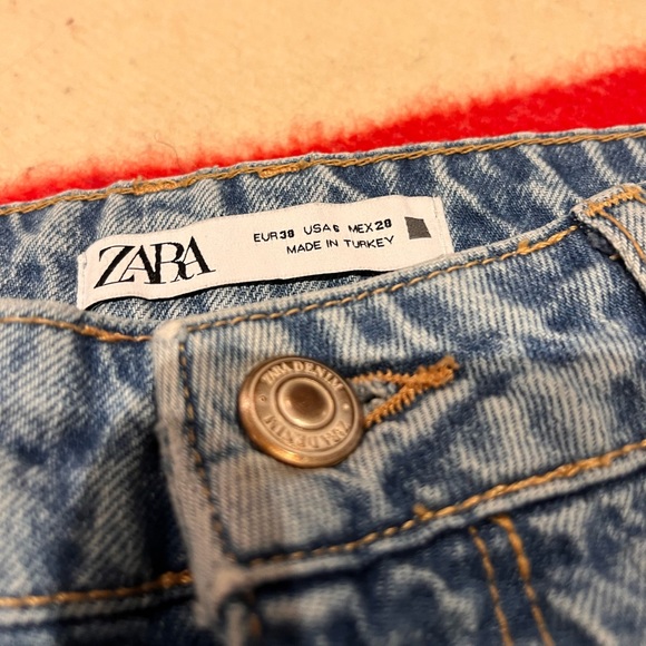 ZARA highwaisted jeans - Picture 1 of 3